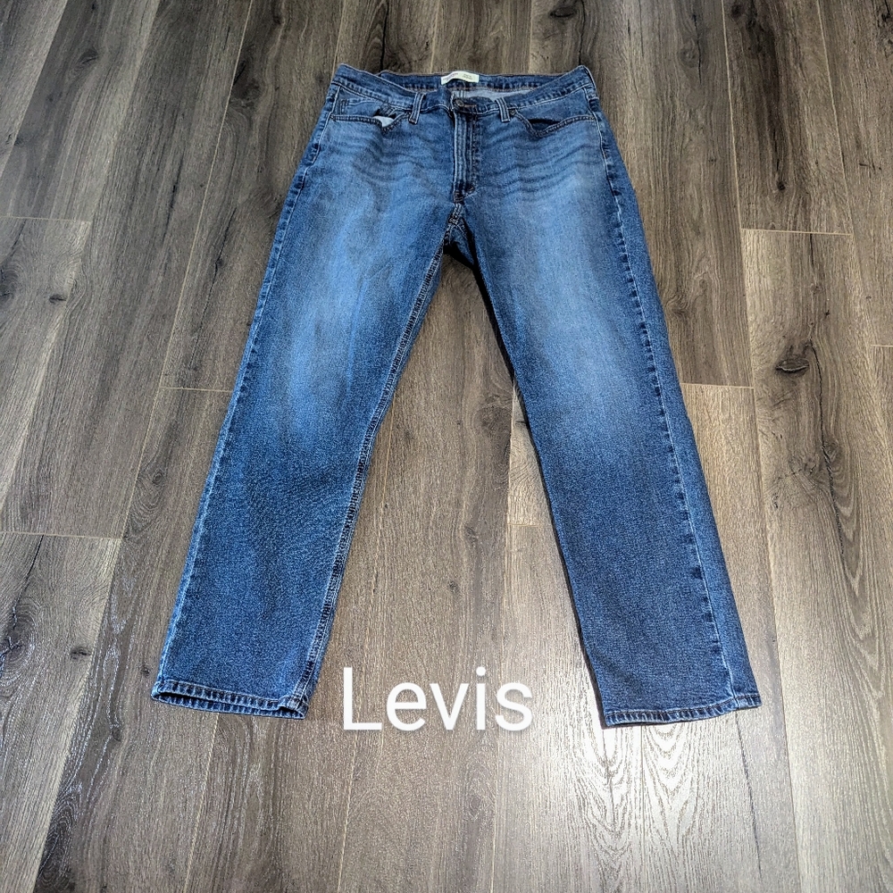 Mens Signature By Levi Strauss & CO. Size 36/32. Made In Lesotho.  EUC.
